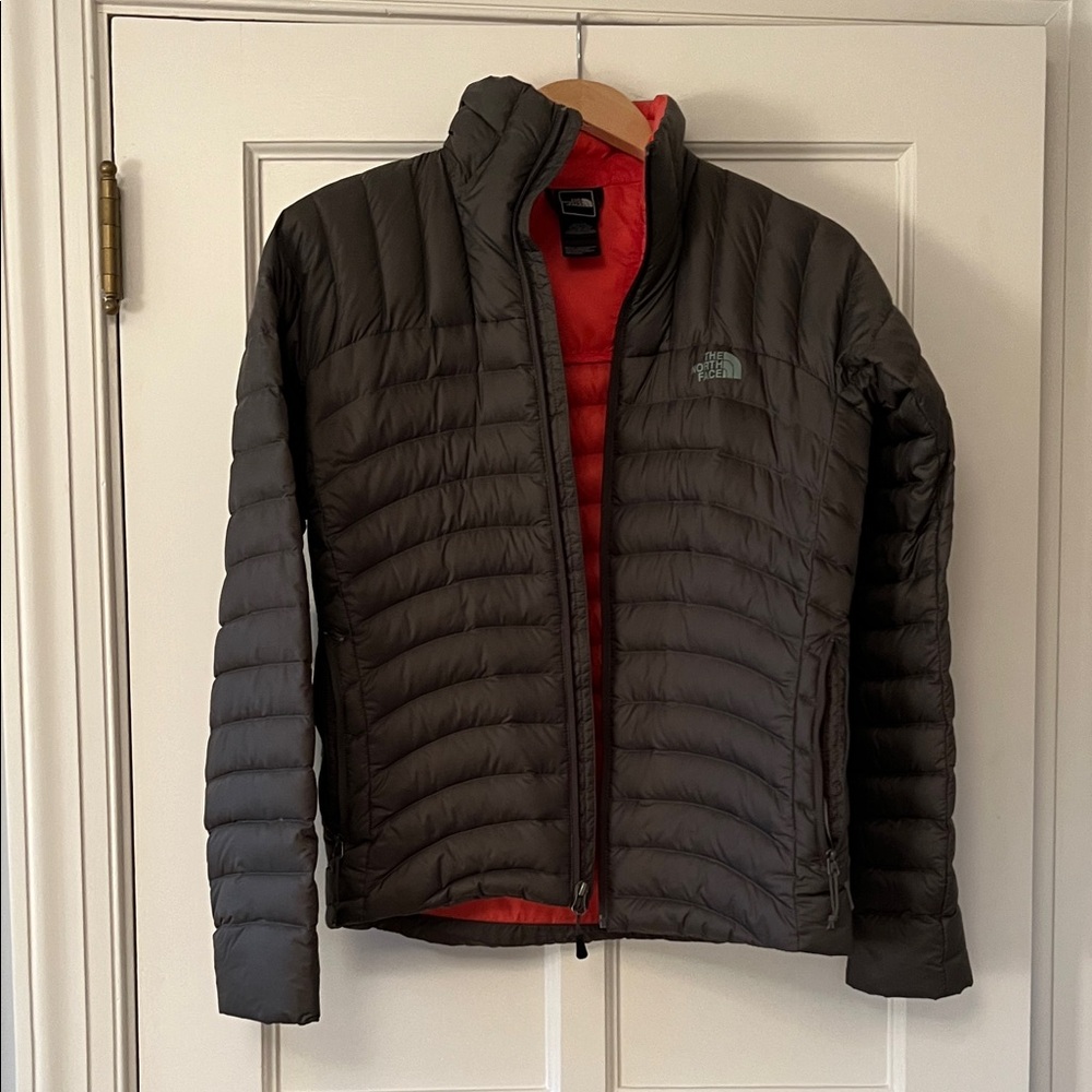 The North Face Women's Puffer Jacket - Olive and Orange